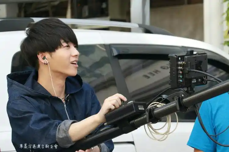 2015华晨宇参与《唱游天下》录制_图片_视频集锦-爱豆app