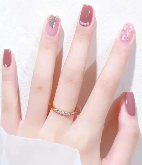 2021夏季最流行的小清新浅豆沙美甲 【图】