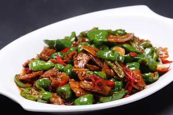 《美食:十大赣菜之余干辣椒炒肉》_飞飞巴士资讯