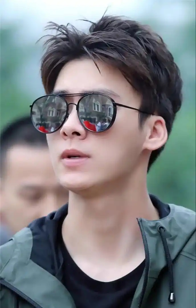 李易峰#阳光帅气#分享照片 是谁的dna动了#可帅可甜@李 - 抖音