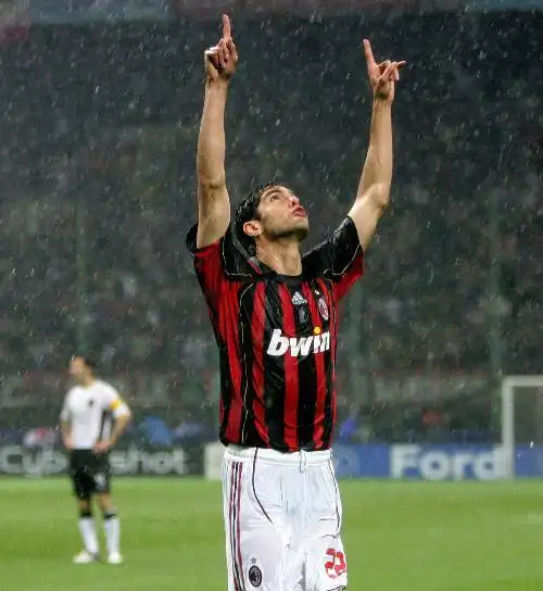 展开全部 欧洲国家 双手指天的动作是感谢上帝的意思 卡卡,兰帕德