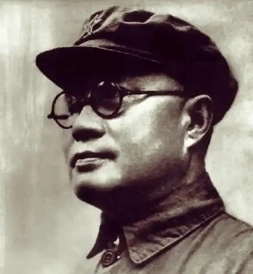 他主要受到两件事的影响:一是张国焘分裂中央,南下作战失败,徐向前没