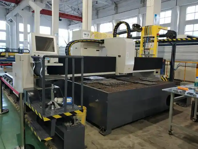 4000 * 18000毫米大幅面龙门激光切割机