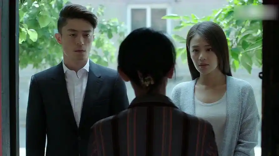 薄靳言带着简瑶调查失踪案,他全程一副高冷模样,真是太帅了