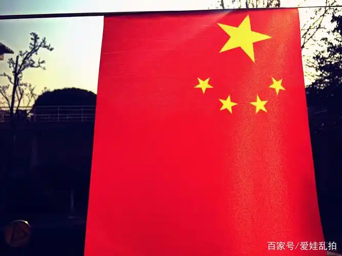 年味:科技馆里红旗飘飘