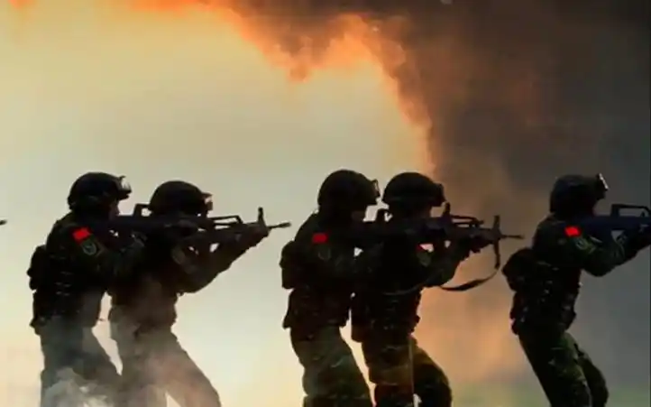 激发她力量女军人在未来战争中优势凸显