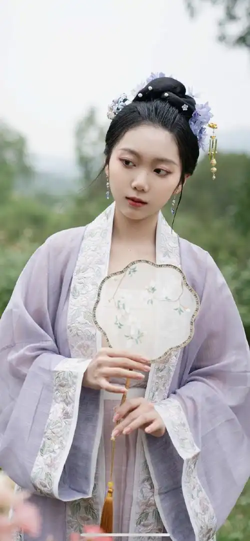 北京约拍超话  屏保友好  宋制真的好好看呀  #汉服##宋制汉服