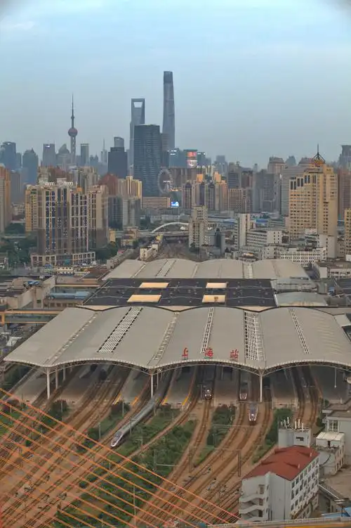 陆家嘴和上海火车站