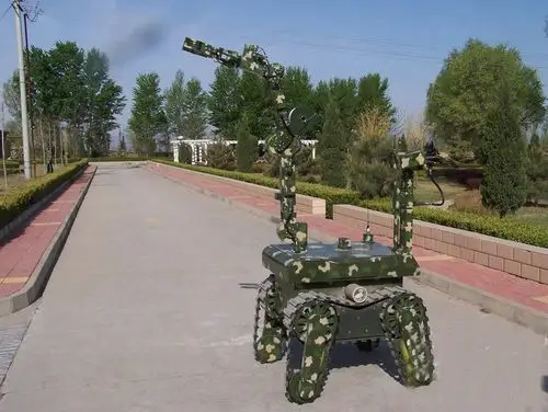 解放军新型排爆机器人正式亮相(组图)