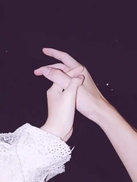 情感测试4双手你觉得哪个不是情侣的测你征服男神几率多大