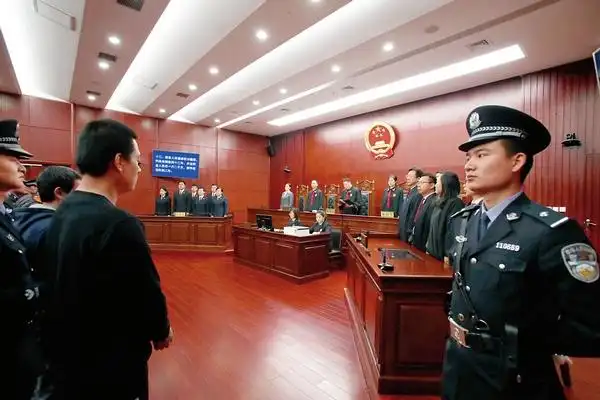 中国审判-《中国审判》35/36(上)期 增强人民安全感:筑牢法制"防火墙"