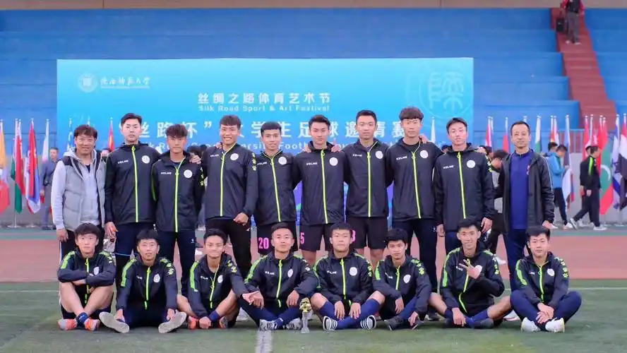 破冰陕师学子青春逐梦冰雪