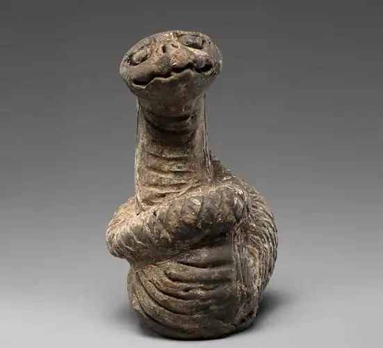 六朝彩陶蛇形镇墓兽正面美国大都会博物馆藏