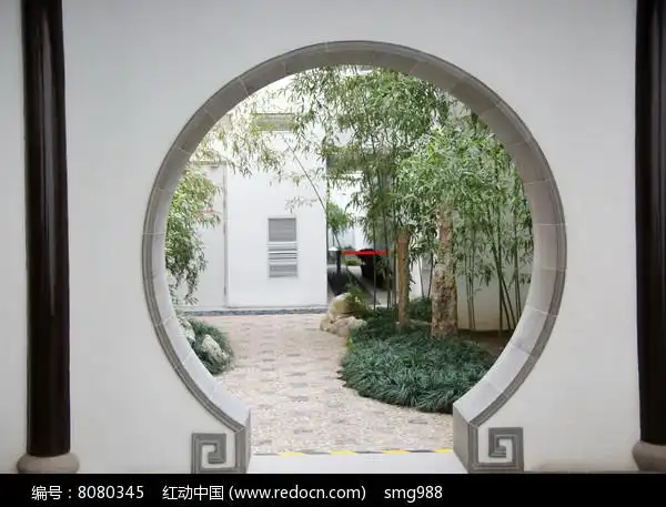 白墙圆拱门