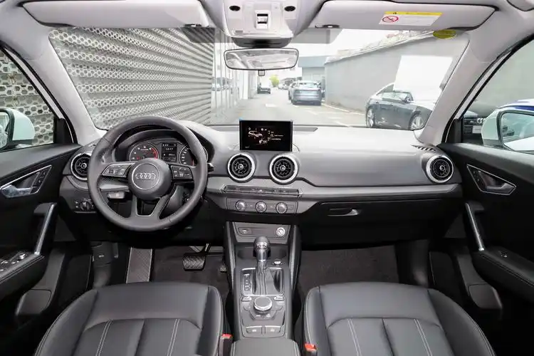 奥迪q2l内饰-后排-动力-易车