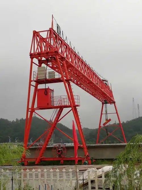 河南省长垣市双力起重机路桥门机产品展示