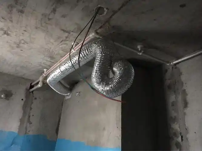 卫生间排气管预安装.
