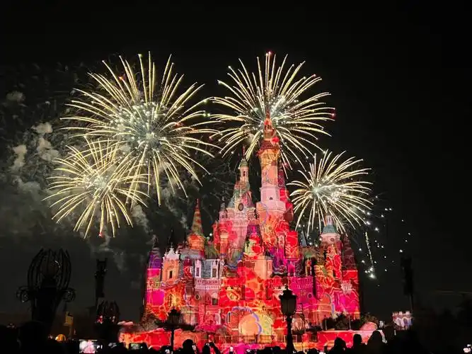 的万圣节烟花果然烟花放得越多就一定很美～想看烟花了#上海迪士尼