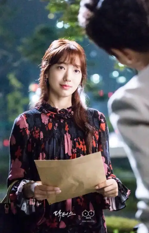 doctors剧照朴信惠金来沅尹均相李圣经韩剧电视剧壁纸