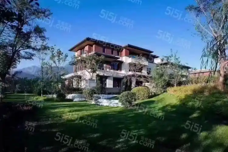 别墅看过来新春特惠,有一套一层下跃260平米,准现房,毛坯,原价1030万