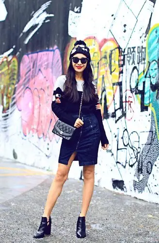 不再只比剪刀手博主教你拍照凹造型