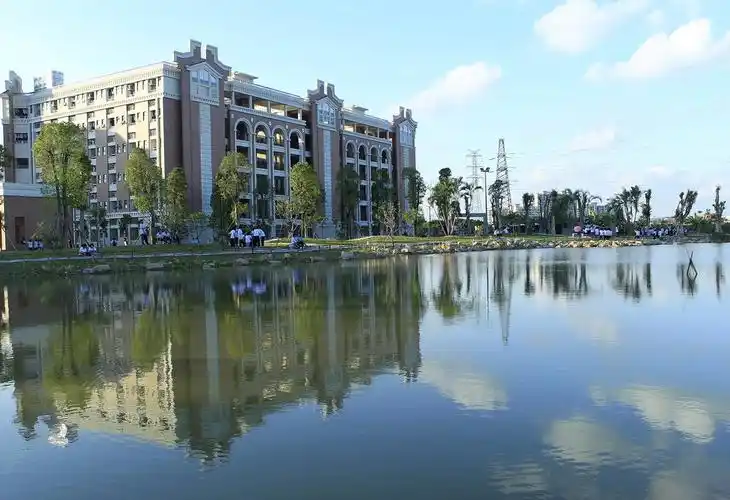 中山市华侨中学