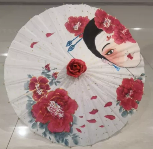 电子信息学院成功举办一伞一韵绘制兰馨手绘油纸伞活动