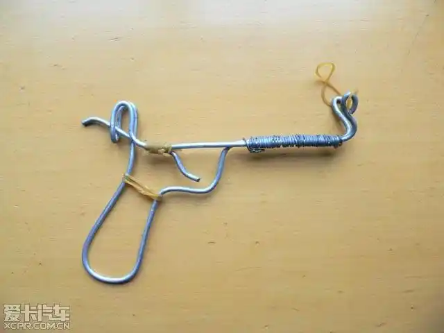 重温儿时欢乐:做了几把铁丝枪