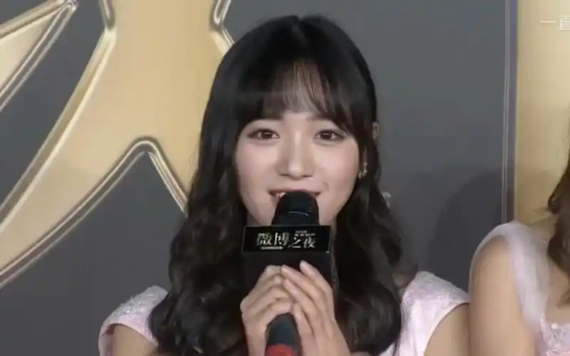 【万丽娜】微博之夜 红毯秀