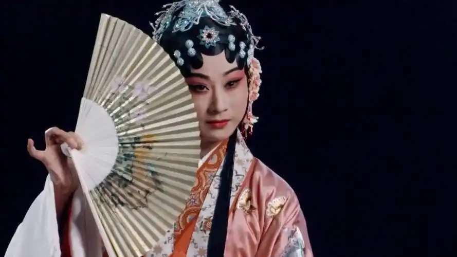 昆剧闺门旦罗晨雪成就至情至性杜丽娘梅花奖竞演变装秀