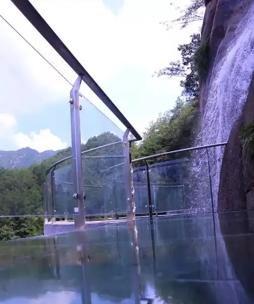 9月15日台州首条玻璃栈道落差180米全球唯一3d环瀑空中走廊赏金满坑