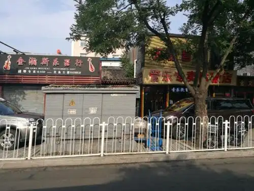 北京的新街口南大街有乐器一条街,位于北京地铁4号线两站之间