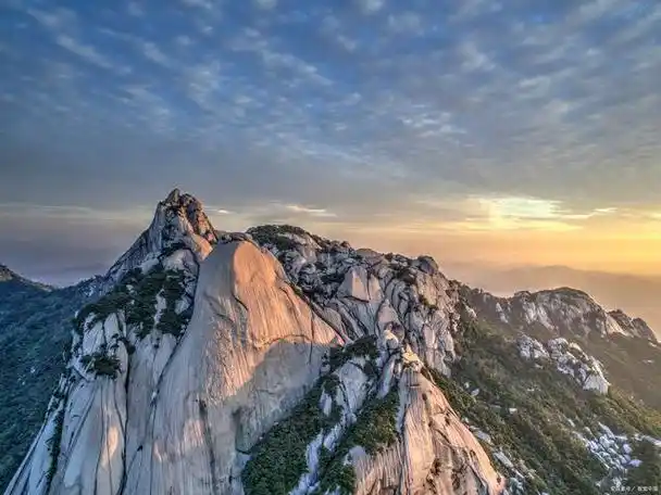 天柱山风景区:云雾缭绕的自然仙境