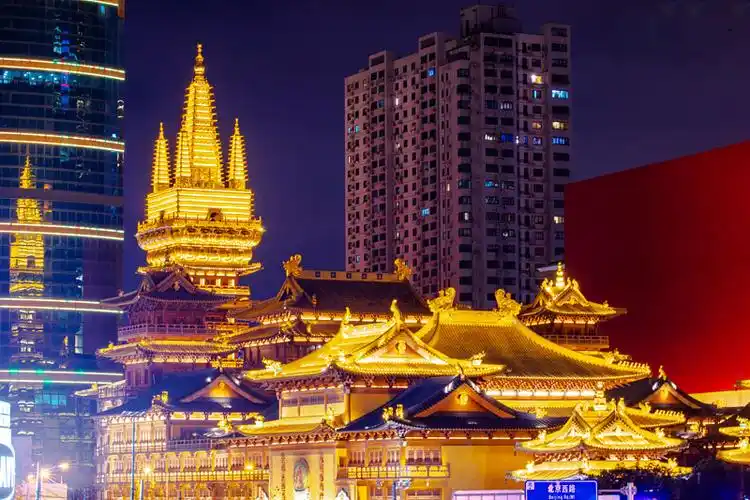 庄严的佛教寺庙,静安寺位于上海市静安区,是著名的旅游景点