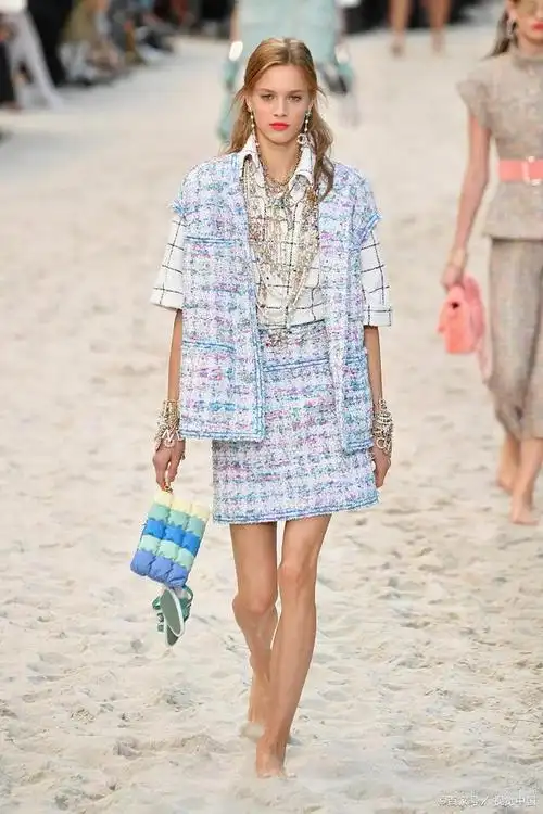 卡尔侃时尚香奈儿2019春夏成衣阳光沙滩诺言不渝