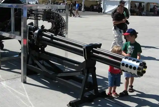 a-10上的7管30毫米加特林机炮拆开啥样子?