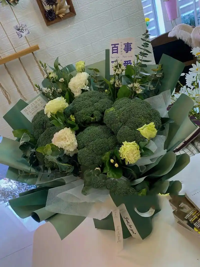 西兰花06花束 1,西兰花的花语:我爱你,许你一世安康,美丽的期待,不