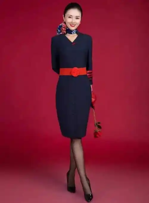 东方航空也不例外,小编今天整理了部分穿东方航空制服的空姐,来给大家