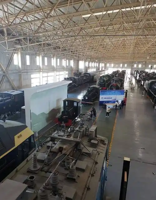 在高铁上,也设立一个吸烟车厢或者是吸烟区,加强管理,不就行了吗?