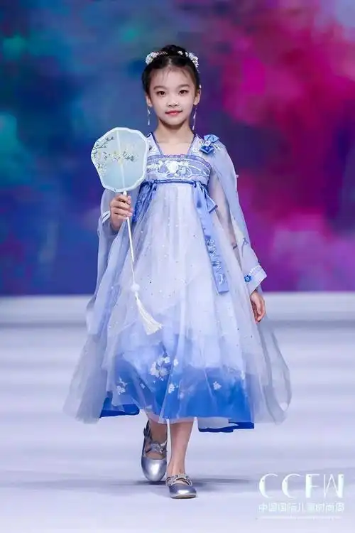第六届中国国际儿童时尚周十三余童装新概念汉服发布秀