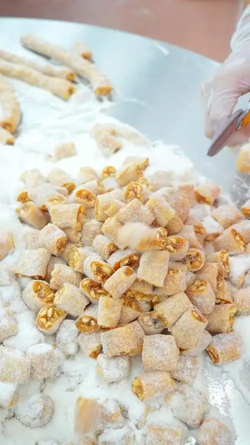 茂名风味独特的传统小吃猫屎糖#茂名传统小吃猫屎糖  #旦场非遗小吃猫