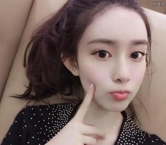 孟子义整容前后照片 网友称不是同一人