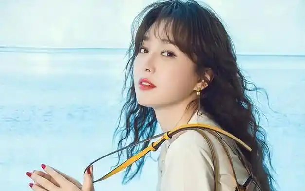 女艺人秦岚的强大内心面对嗓音问题的乐观态度