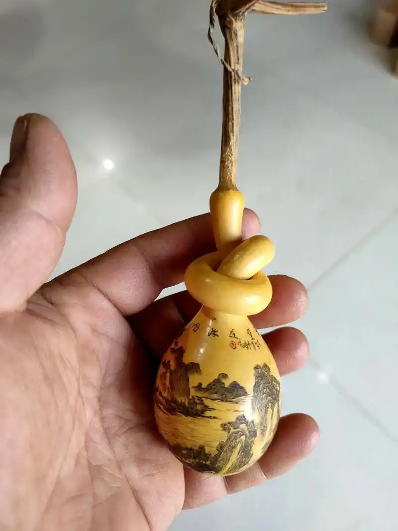 精工微雕葫芦#传承文化 #匠心制作 #纯手工雕刻 #雕刻工艺 - 抖音