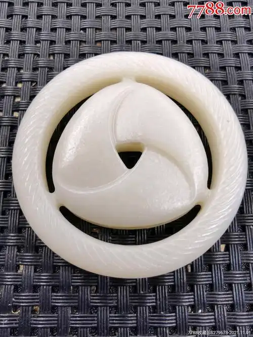 和田玉圆形玉佩