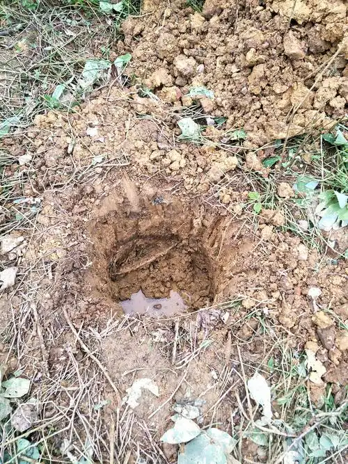 花园镇马家村巷子片2017年易地扶贫搬迁安置点电力线路架设挖坑阻工