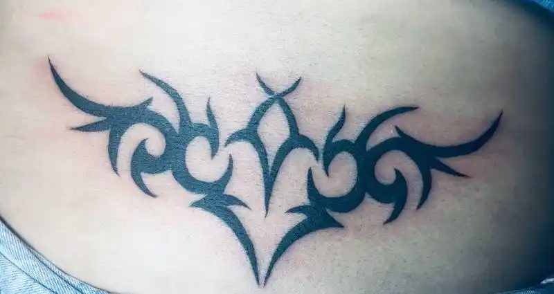 后腰图腾纹身图片_腰部图腾纹身图案