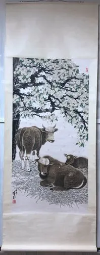 方楚雄牛纸本立轴