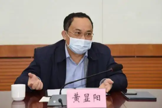 自治区林业局党组书记,局长黄显阳率队在高峰林场对口帮扶的隆林县