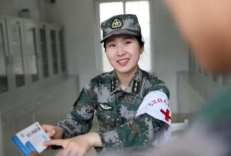 军队白衣天使沙场练兵过护士节